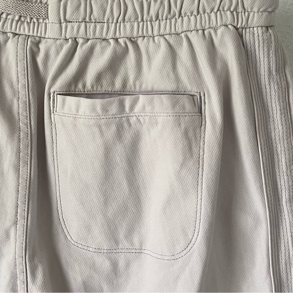 Athleta Ivory Elastic Waist Stretchy Beachy Farallon Bermuda Shorts Size 0 - Picture 8 of 15
